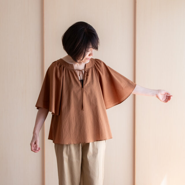 フレアースリーブブラウス（テラコッタ）