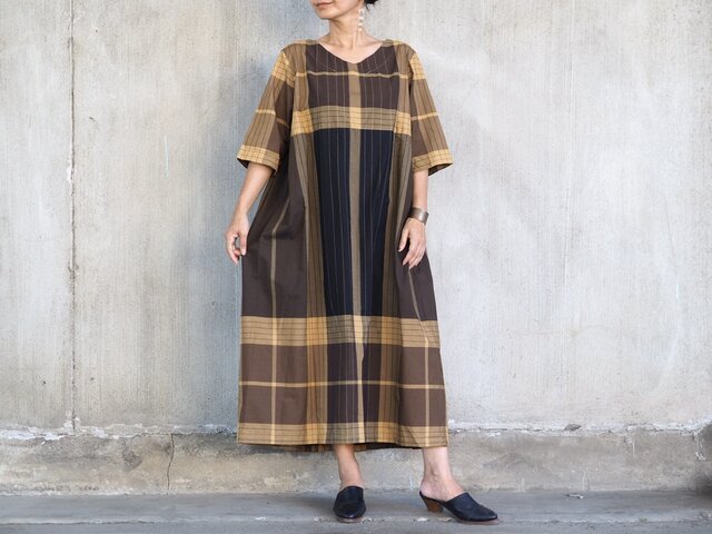 プリーツのバックスタイルがポイントのサロンワンピース《49》 | iichi