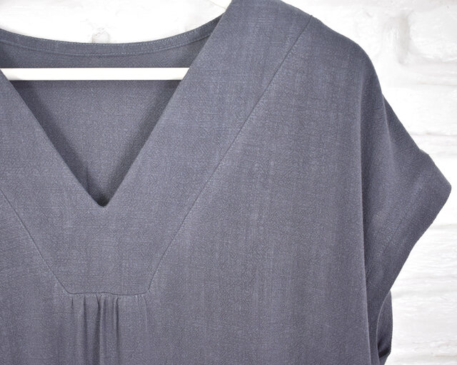 綿麻VネックワンピースLサイズ/チャコールグレー handmade 再販【大きいサイズ】リネン素材のシンプルなVネックワンピース