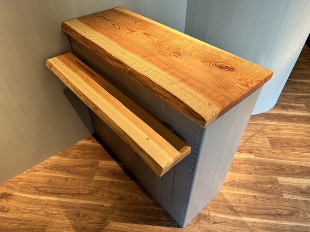 【miya☁️】杉無垢材を使ったレジカウンター 折り畳み式 オーダー品 miya☁️様専用】杉無垢材を使ったレジカウンター 折り畳み式