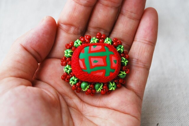 菊の刻印のバレッタ/ブローチ　ポリマークレイ　ハンドメイド ポリマークレイ - コサージュ・ブローチの人気通販 | minne byGMO