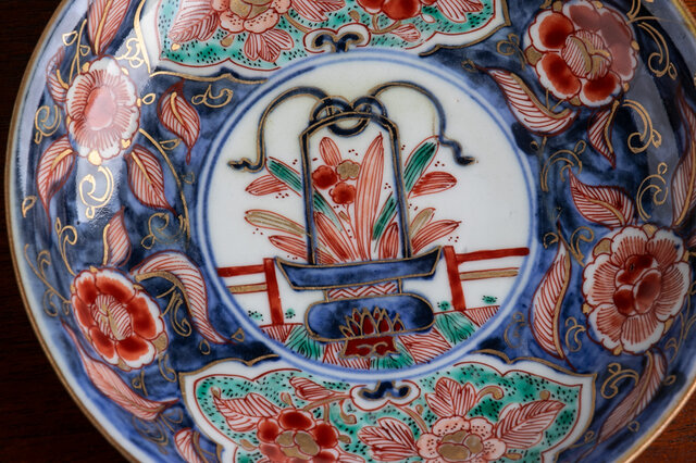 古伊万里 染錦 唐華花籠文 五寸皿 明治時代 E814C | iichi 日々の