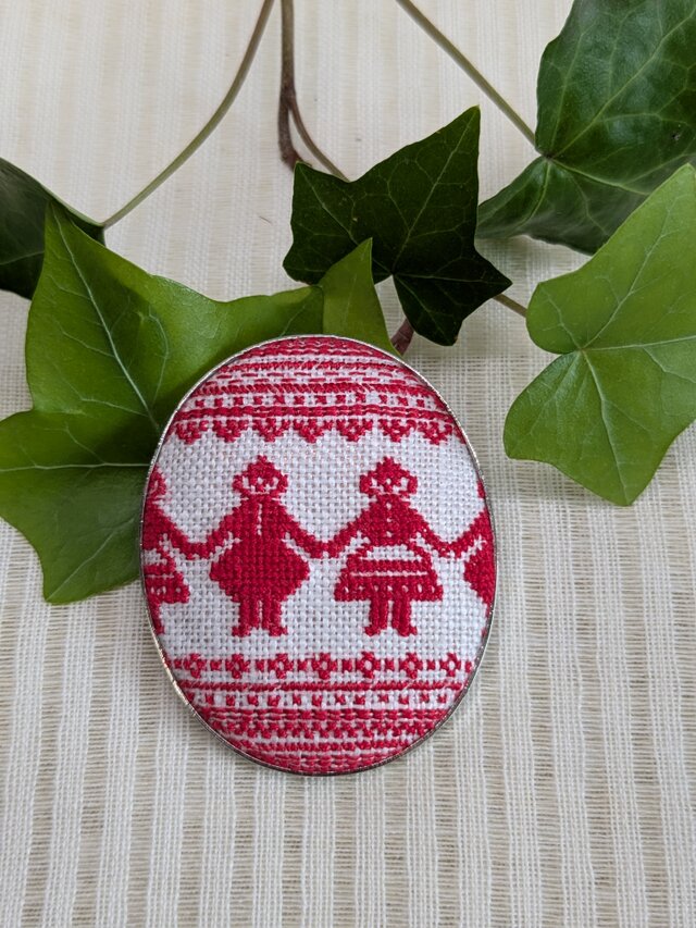 boy&girl　赤　ブローチ