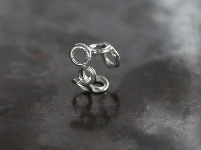 錫のイヤーカフ TOLOLY あぶく | iichi 日々の暮らしを心地よくする