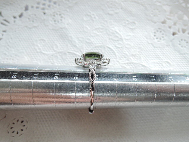 1377）フラワーモチーフブローチチェコガラスシリーズ✨ブルーカラー