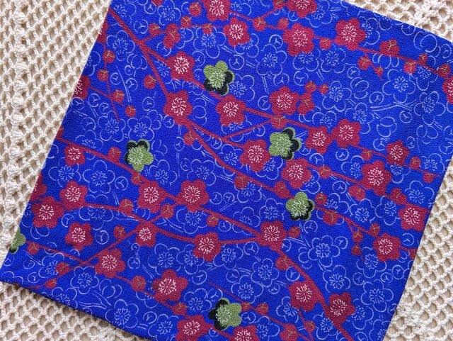 古布(縮緬)の袋・青 梅 | iichi 日々の暮らしを心地よくする