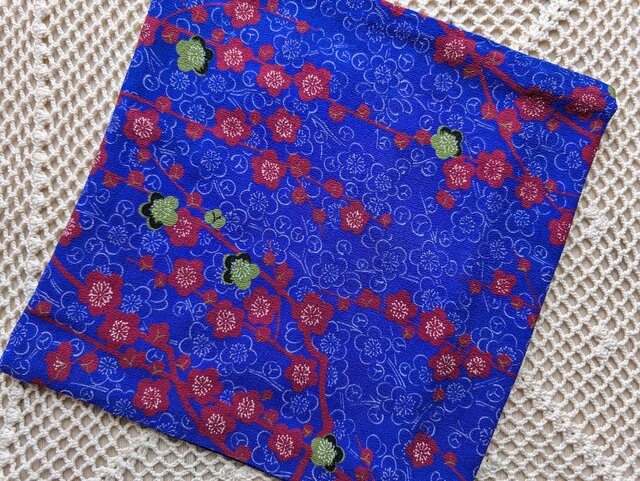 古布縮緬巾着　正絹　ちりめん　古布ハンドメイド巾着　アンティーク生地 古布縮緬巾着 正絹 ちりめん 古布ハンドメイド巾着 アンティーク生地