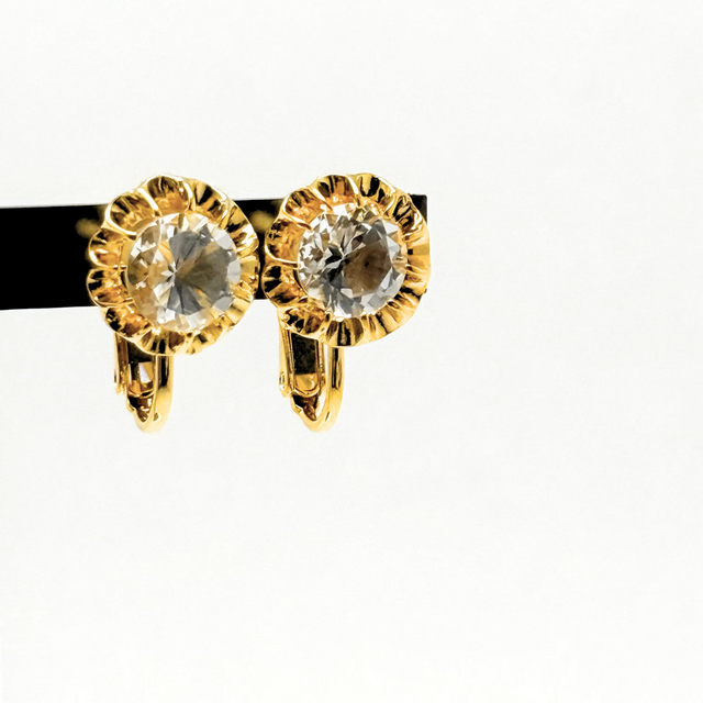 8mm レトロ クォーツ/白水晶 K18GP 天然石イヤリング - 菊爪L | iichi