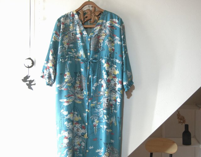 訳あり特価品　色紙に花々　着物リメイク　前ボタンワンピース　ロングジャケット 訳あり特価品 色紙に花々 着物リメイク 前ボタンワンピース