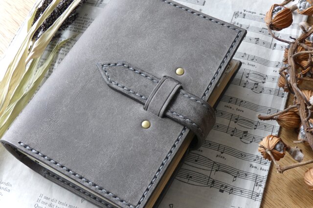 トラベラーズノートカバー／パスポートサイズ／革／グレー | iichi