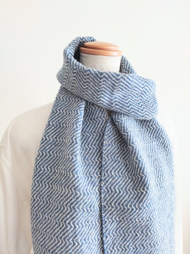 波模様マフラー/アイボリーx青