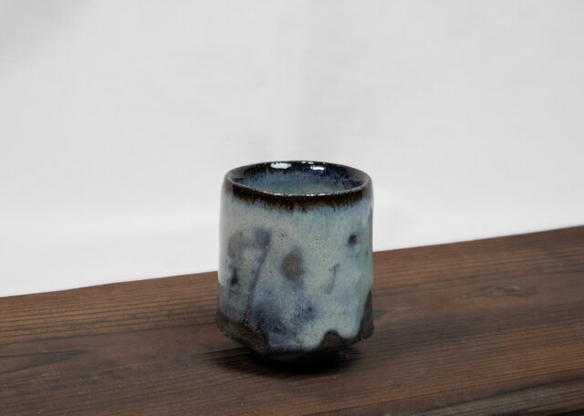 碧灰窯変2024 たっぷり入る細長ぐい吞み | iichi 日々の暮らしを