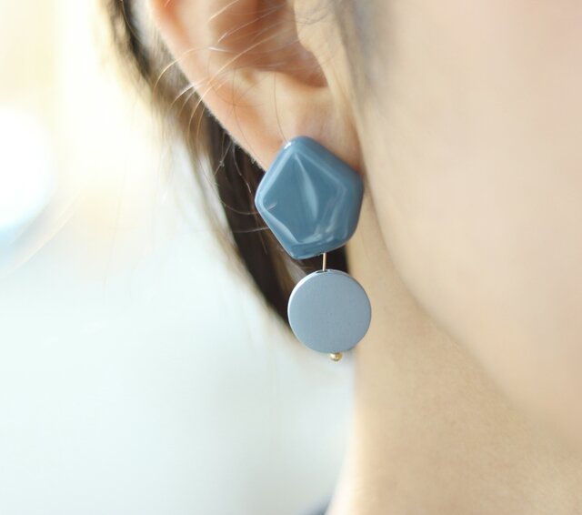 こっくりカラー くすみブルーの2wayピアス イヤリング | iichi 日々の