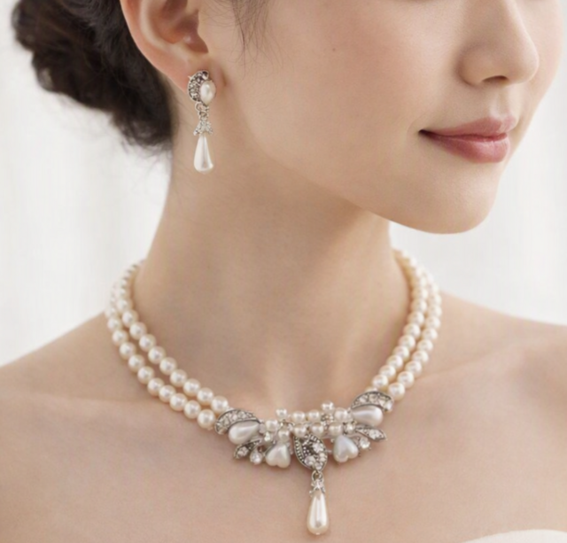 パールとビジューの華やかネックレス ピアス セット｜ブライダル