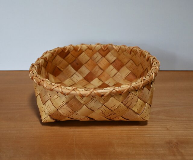 白樺の根かがりの丸かご | iichi 日々の暮らしを心地よくする