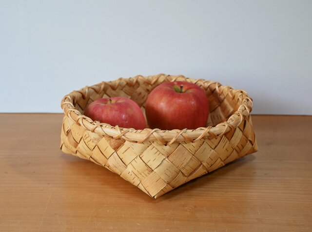 白樺の根かがりの丸かご | iichi 日々の暮らしを心地よくする