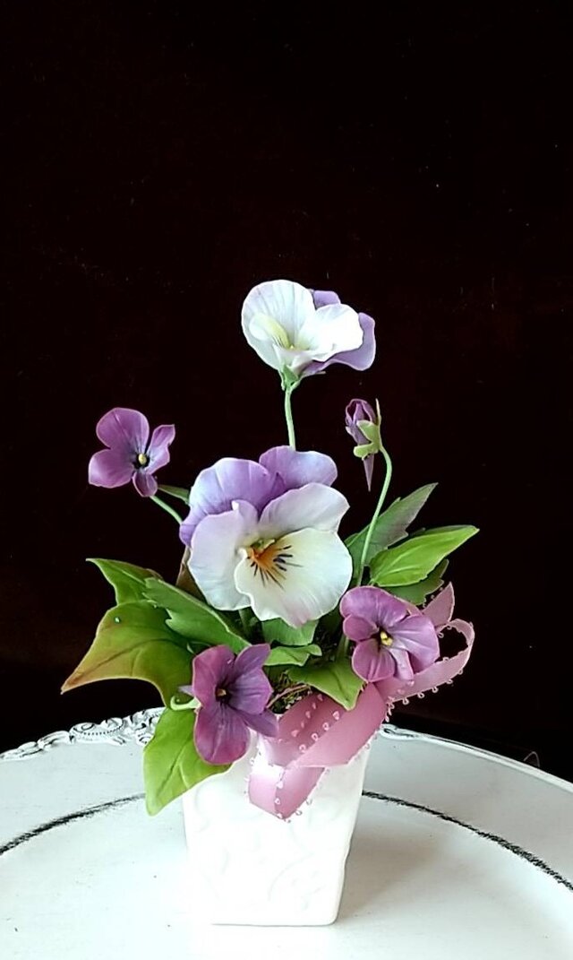 専用　シンビジウムとカラーのアレンジ　クレイフラワー 造花 特別な贈り物に シンビジウムとチューリップの豪華な