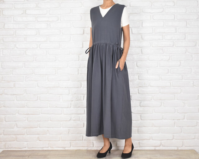 コットン素材のVネックリボンワンピース ジャンパースカート