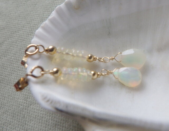 みっちゃん◆エチオピアオパールピアス✧14kgf 14kgf*Ethiopian Opal Stud Earrings 【宝石質】エチオピア産