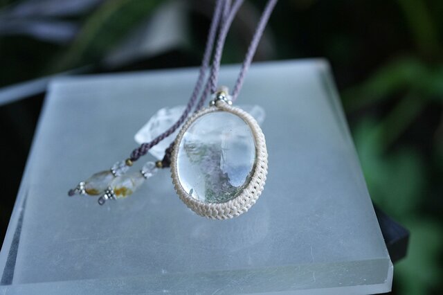 ピンクとグリーンの光シャワー☆ガーデンクォーツ マクラメネックレス