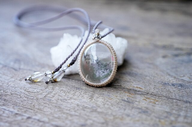 ピンクとグリーンの光シャワー☆ガーデンクォーツ マクラメネックレス