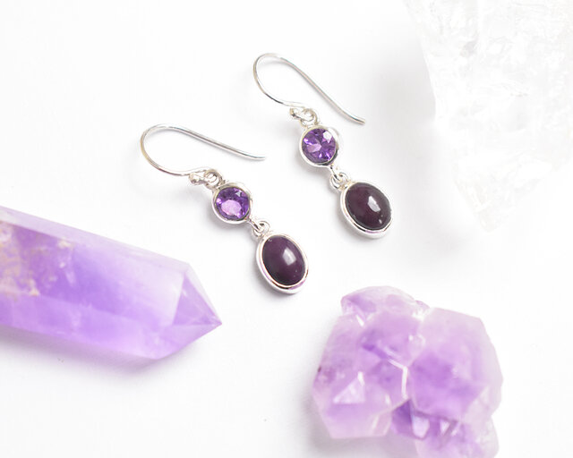 【ハンドメイド】 ピアス スギライト 天然石 アメリカンピアス ステンレス 再制作しました！スギライトとアメシストのシルバーピアス シルバー925