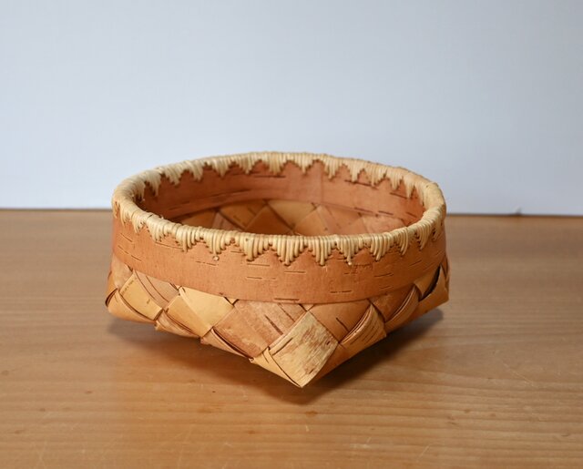 白樺のフォークロアな根かがりかご | iichi 日々の暮らしを心地よく