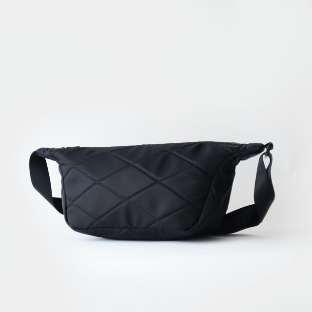 MATE.　PARASITE ブラック 本革　キルティング ボディバッグ PARASITE ONLINE STORE パラサイト オンラインストア leather