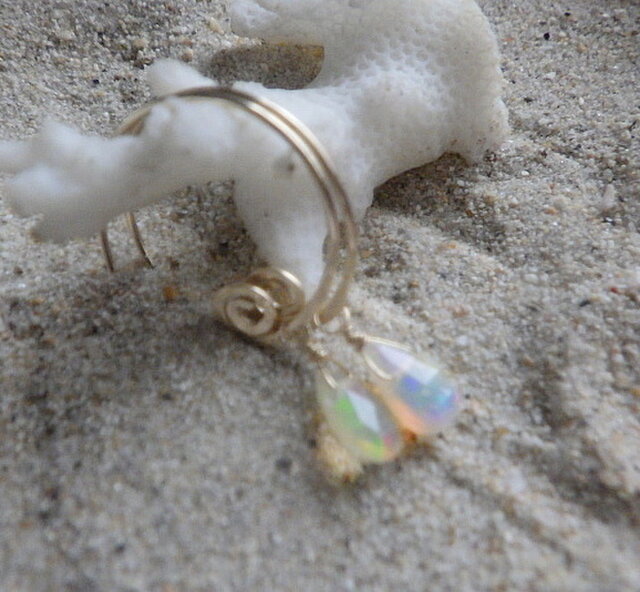 宝石質】*14kgf*Swirl and Opal プレシャスオパールの渦巻きピアス☆槌