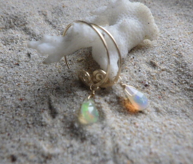 宝石質】*14kgf*Swirl and Opal プレシャスオパールの渦巻きピアス☆槌