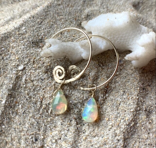 宝石質】*14kgf*Swirl and Opal プレシャスオパールの渦巻きピアス☆槌