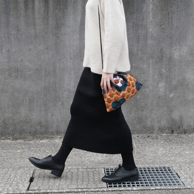 ハート柄の巾着ショルダー（アフリカ布）斜めがけ たすき掛け インナーバッグ