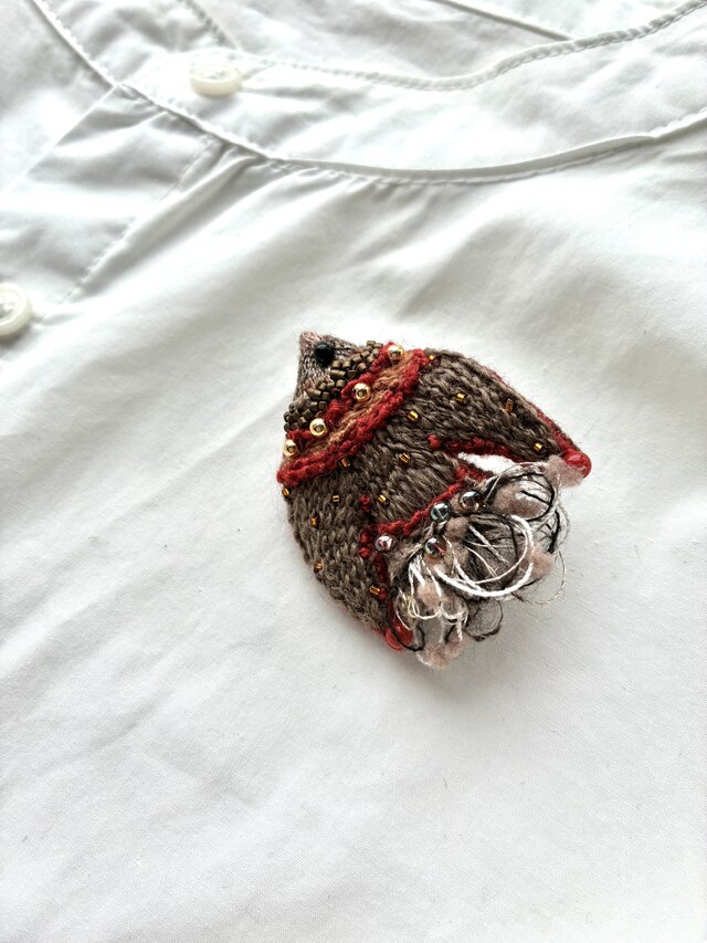 " 秋冬ブラウン×レッドカラー　鳥さん　秋冬刺繍ふっくらブローチ
