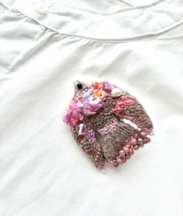 秋色カラフルバード " autumn enjoy color bird"　鳥さん　秋冬刺繍ふっくらブローチ