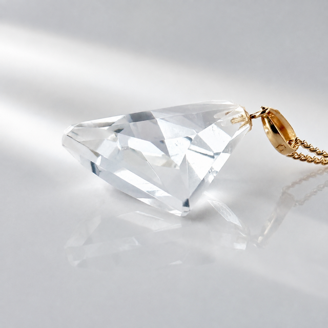 K18 24mm 大粒 クォーツ/白水晶 天然石ネックレス - 変形ダイヤM
