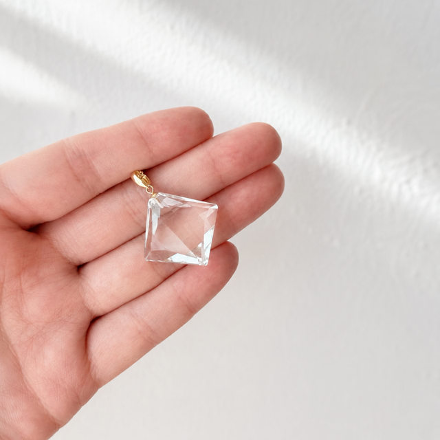 K18 24mm 大粒 クォーツ/白水晶 天然石ネックレス - 変形ダイヤM