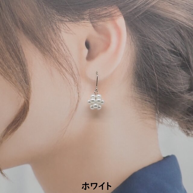 3色から選べる》パールのビーズボールピアス／イヤリング【ホワイト