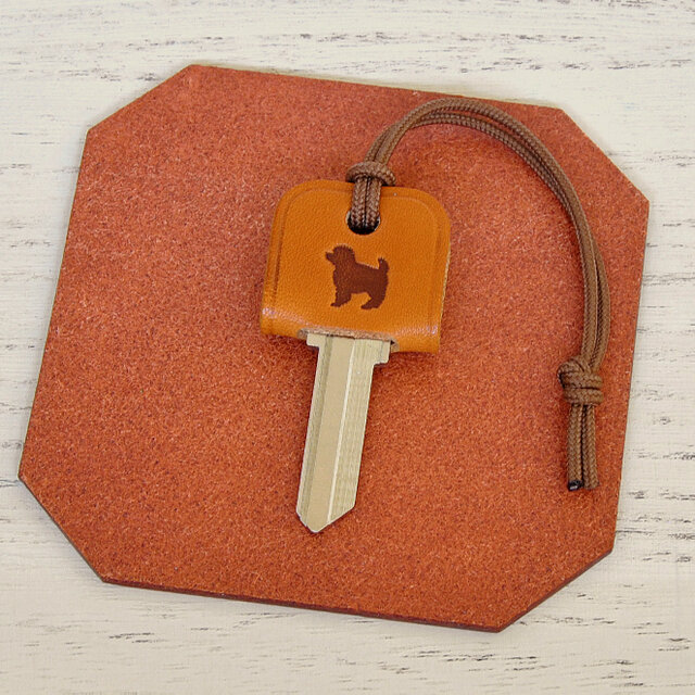 トイプードルの刻印（焼印）入り ヌメ革かんたんキーカバー MIWA