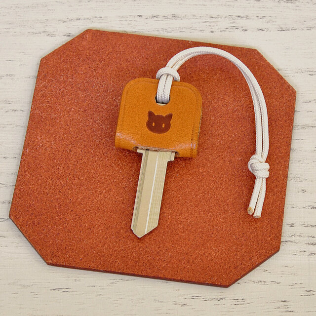 猫（顔）の刻印（焼印）入り ヌメ革かんたんキーカバー MIWA