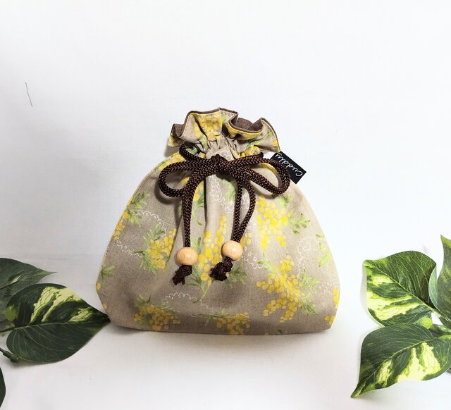 ミモザの花 巾着袋（濃ベージュ） | iichi 日々の暮らしを心地よくする