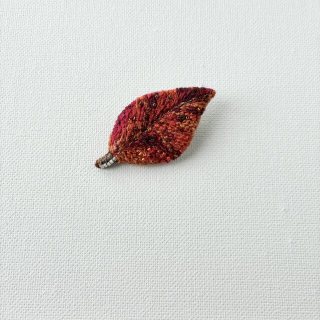 紅葉のハンドメイド刺繍ブローチ autumn leaves