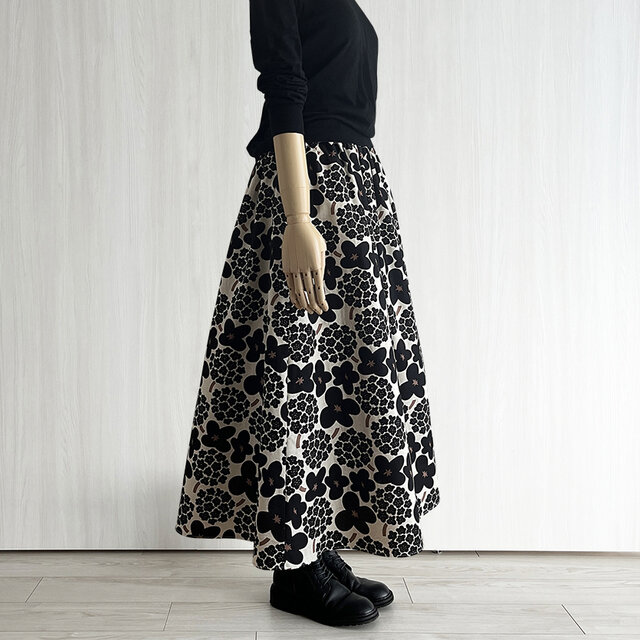 【新品未使用】マリメッコ フレアスカート　プケッティ　ネイビー　ブーケ柄　綿 新品未使用】マリメッコ フレアスカート プケッティ ネイビー