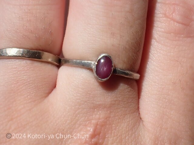 白い模様が美しい！】蛍光スタールビー・シルバーリング【スワりん