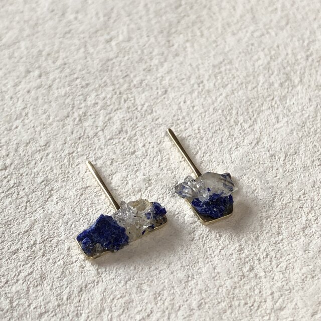 【一点物】アシンメトリー•プレート 原石ピアス（ラピスラズリ•クォーツ）
