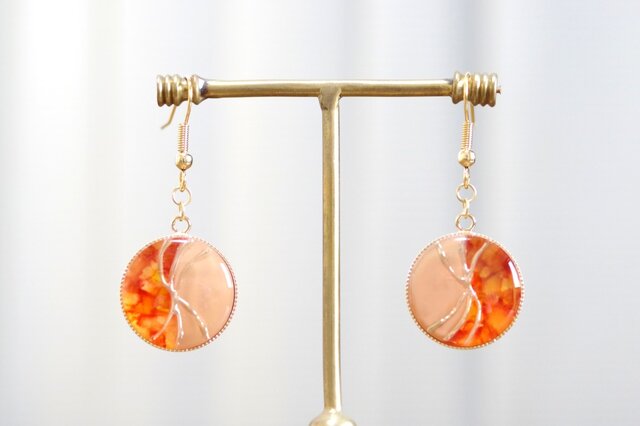 レジンアート ラウンドピアス〈秋の女王〉 | iichi 日々の暮らしを