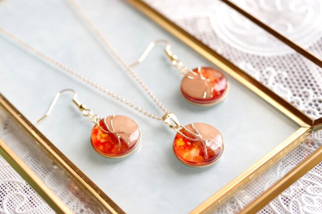 リリィ様おまとめ。レジン ペンダント リリィ様おまとめ。レジン ペンダント 20% OFF＞ ウッドレジン