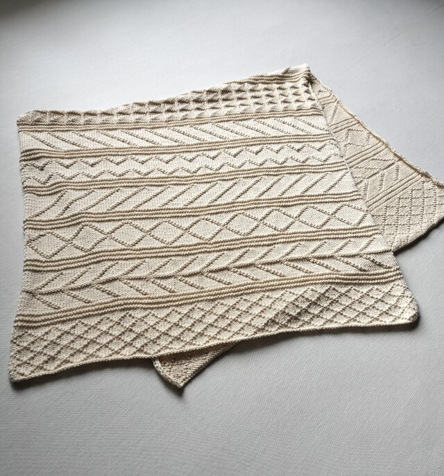 綿ニット 手編みひざ掛け