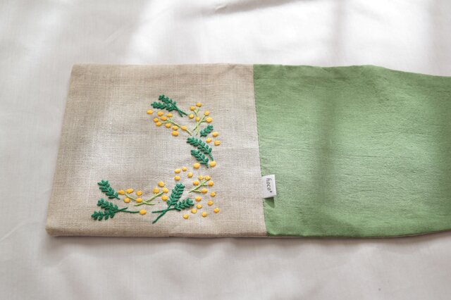 Handmade　刺繍ブックカバー　ミモザ 手刺繍ブックカバー ＊ミモザ | iichi 日々の暮らしを心地よく