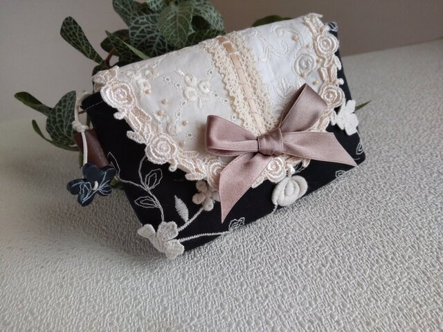 ミニマルチケース(刺繍モチーフ黒生地:スナップタイプ) | iichi 日々の