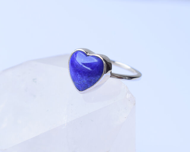 神秘的な青が美しいハートのラピスラズリシルバーリング 天然石リング